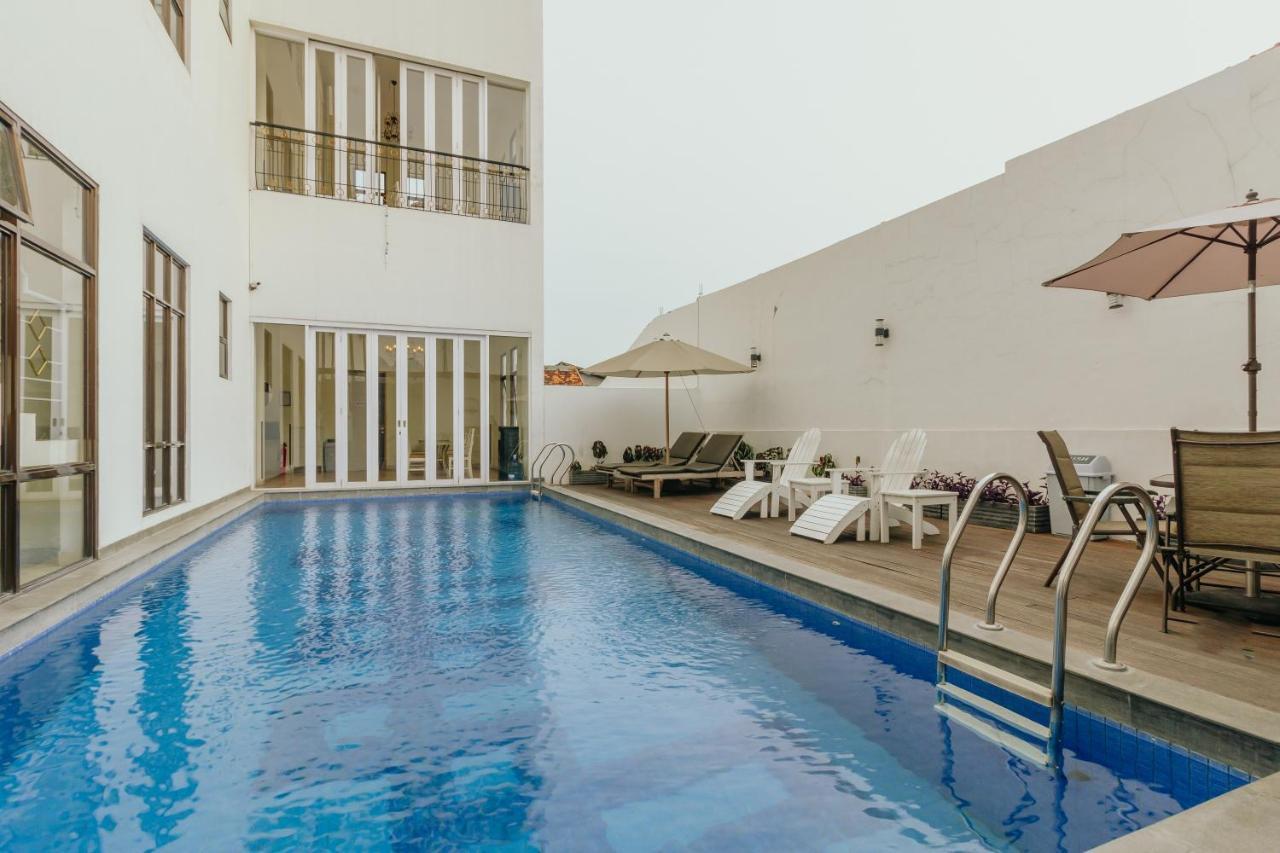 Urbanest Inn House Slipi Jakarta Kültér fotó