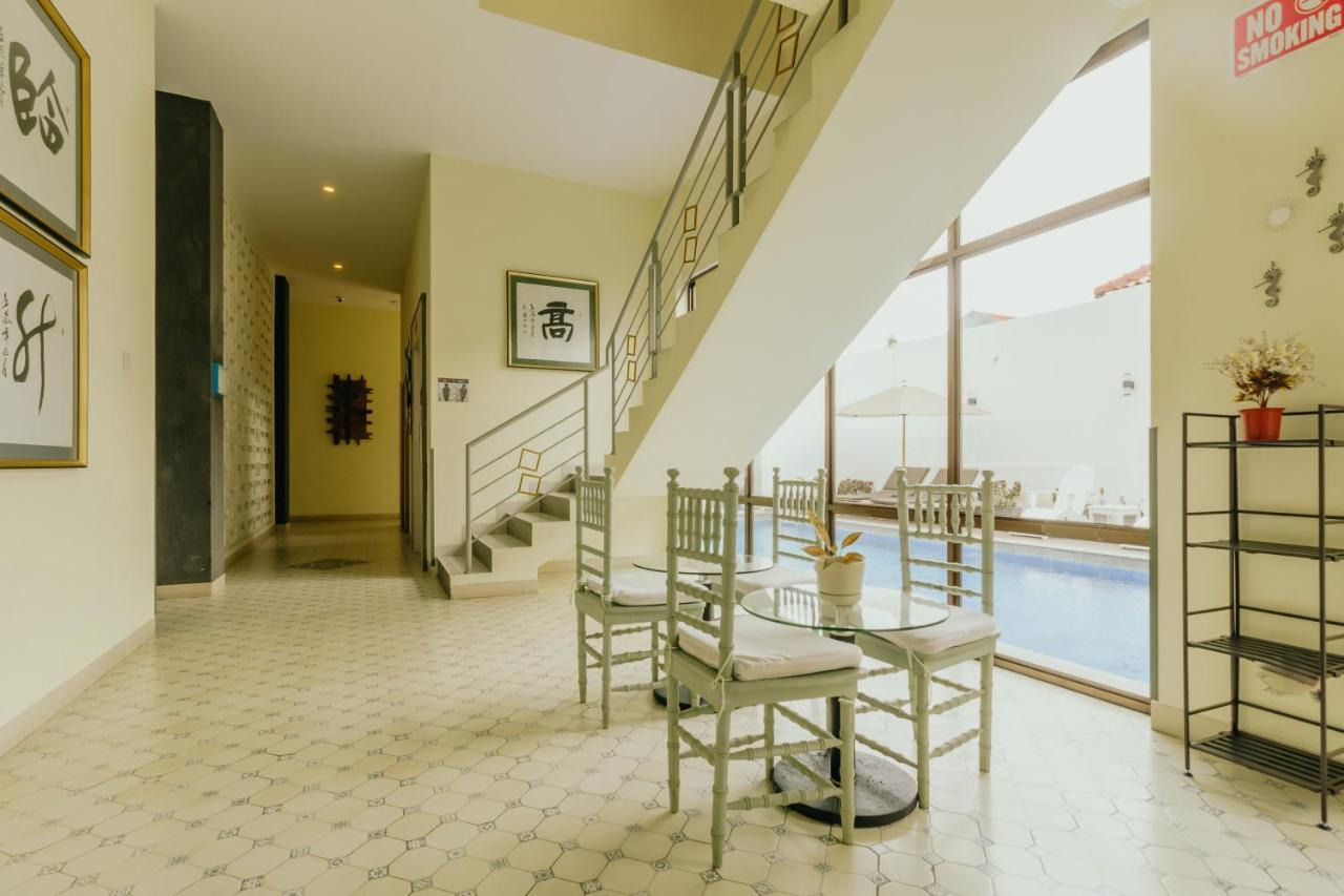 Urbanest Inn House Slipi Jakarta Kültér fotó