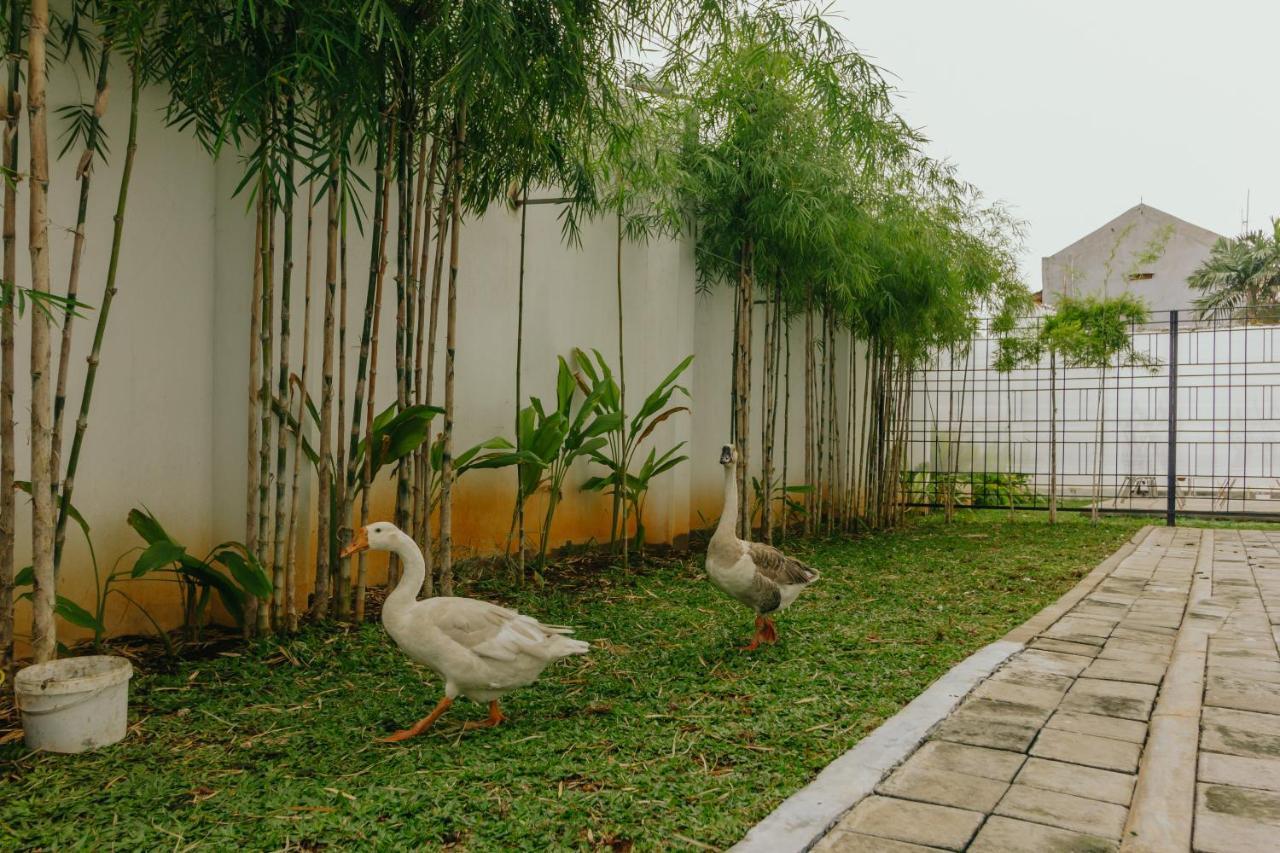 Urbanest Inn House Slipi Jakarta Kültér fotó