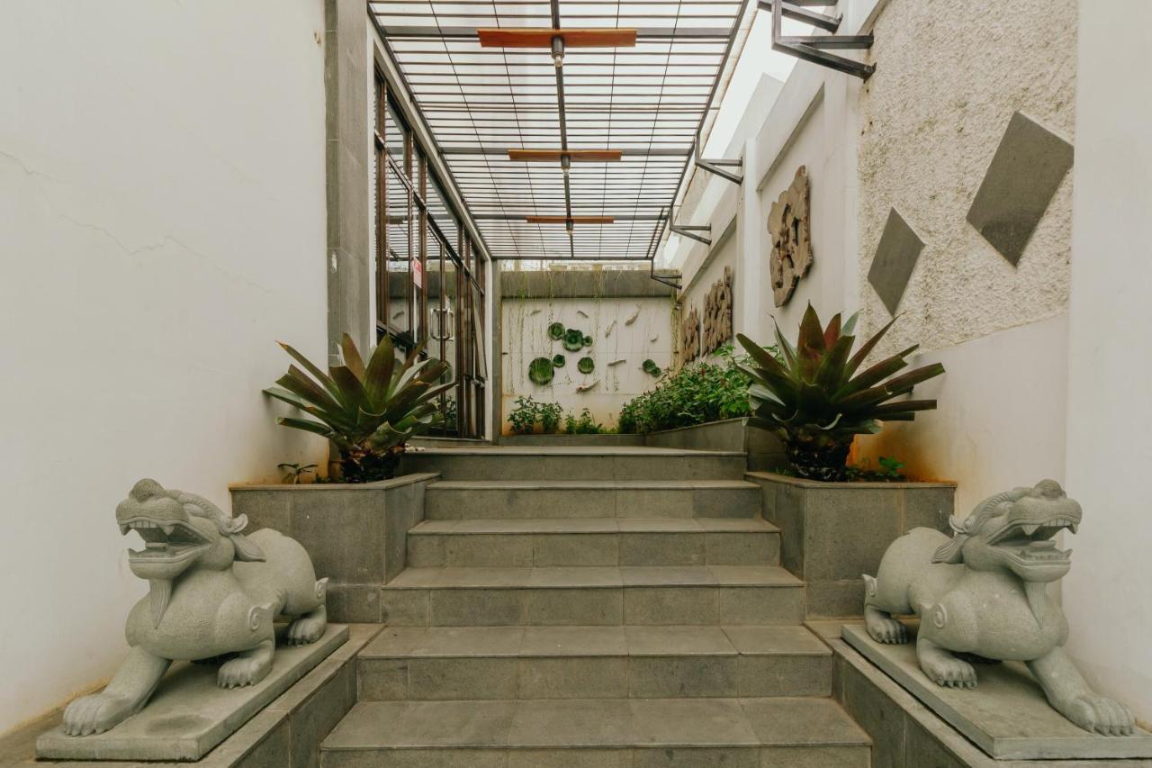 Urbanest Inn House Slipi Jakarta Kültér fotó