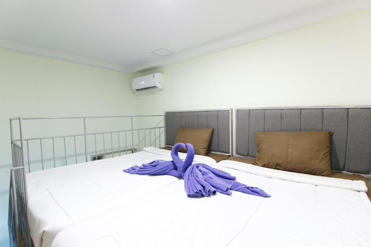 Urbanest Inn House Slipi Jakarta Szoba fotó