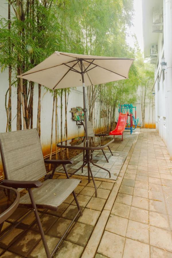 Urbanest Inn House Slipi Jakarta Kültér fotó