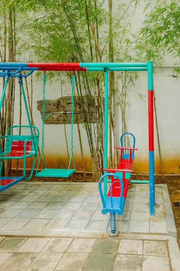 Urbanest Inn House Slipi Jakarta Kültér fotó