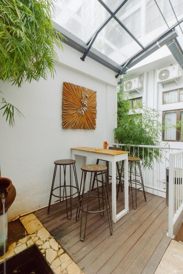 Urbanest Inn House Slipi Jakarta Kültér fotó