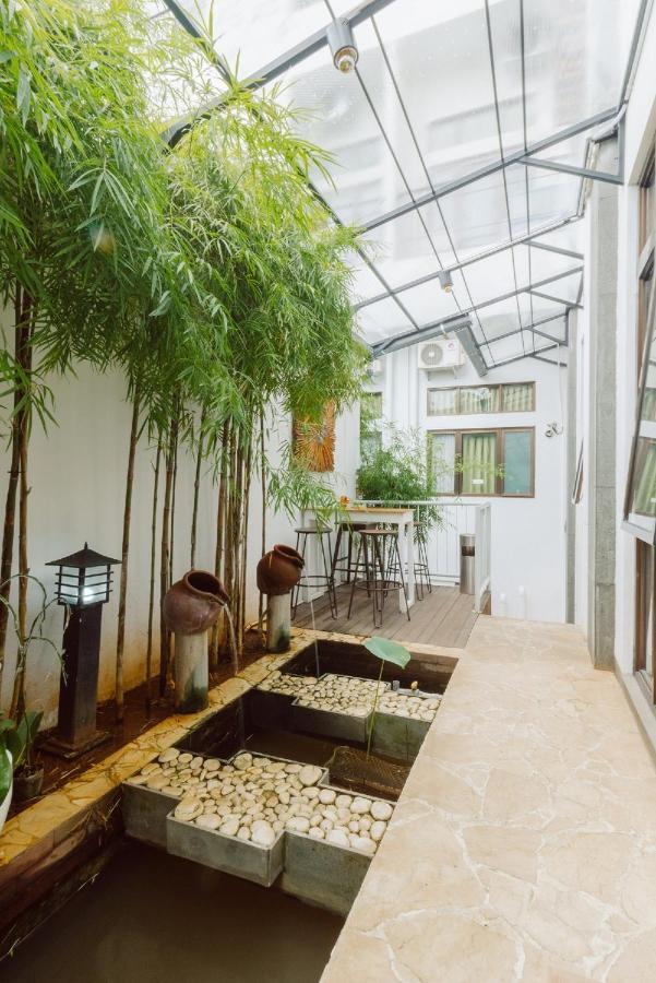Urbanest Inn House Slipi Jakarta Kültér fotó