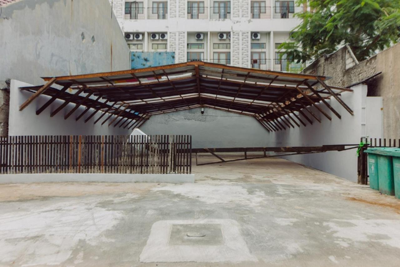 Urbanest Inn House Slipi Jakarta Kültér fotó
