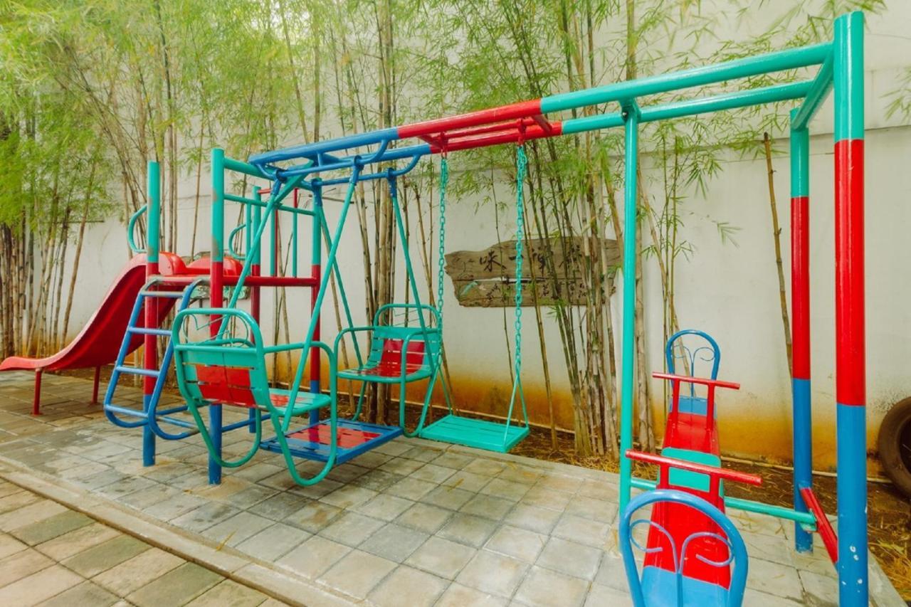 Urbanest Inn House Slipi Jakarta Kültér fotó
