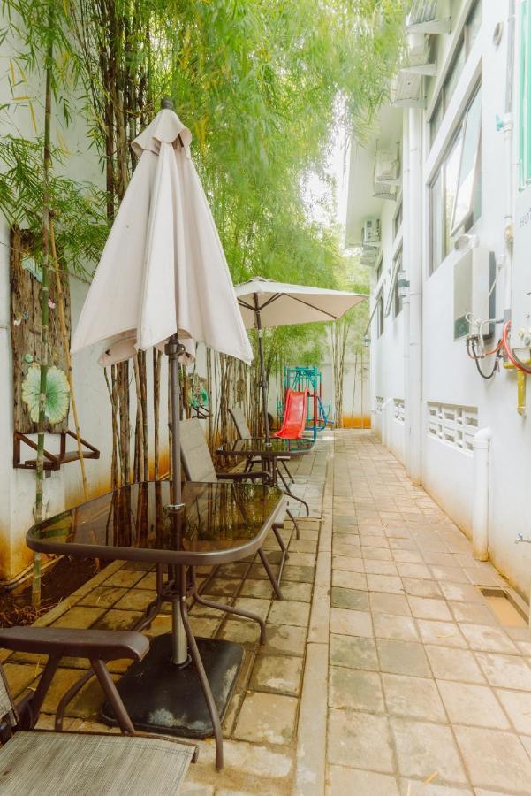 Urbanest Inn House Slipi Jakarta Kültér fotó