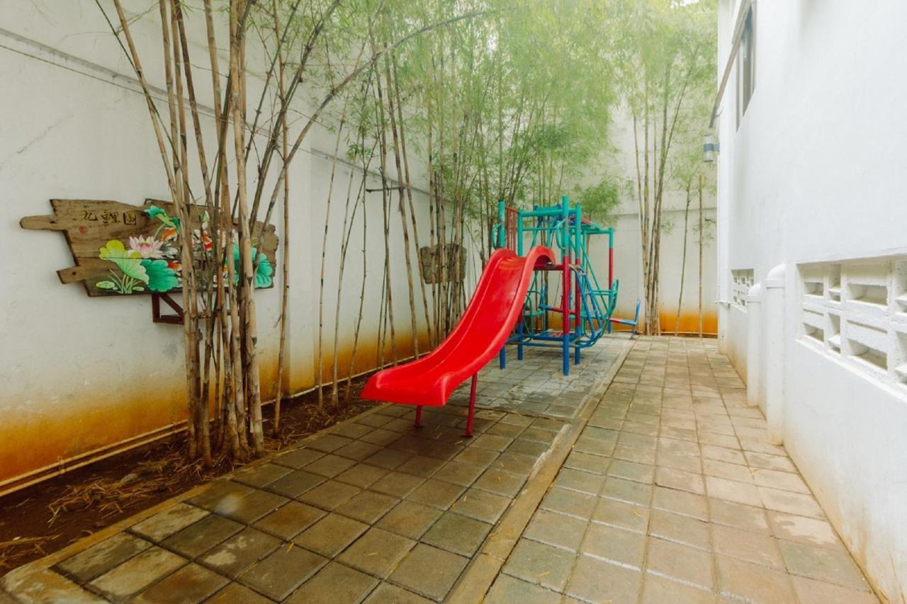 Urbanest Inn House Slipi Jakarta Kültér fotó