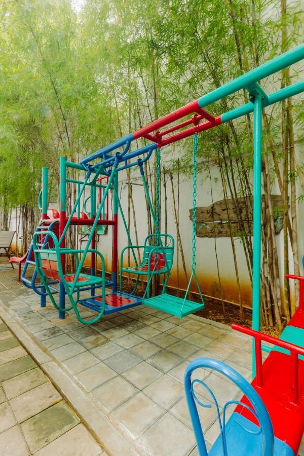 Urbanest Inn House Slipi Jakarta Kültér fotó