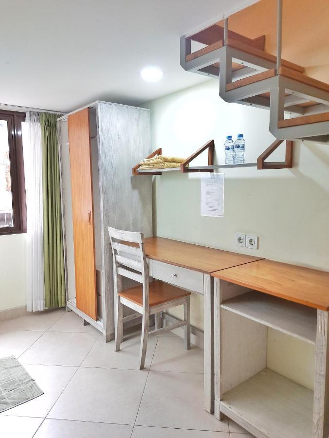 Urbanest Inn House Slipi Jakarta Kültér fotó