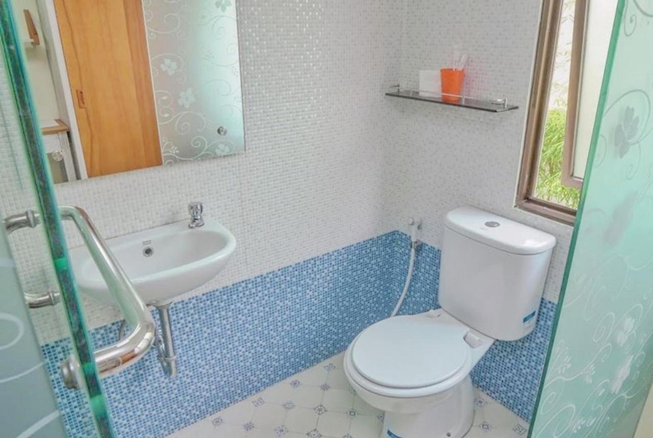 Urbanest Inn House Slipi Jakarta Kültér fotó