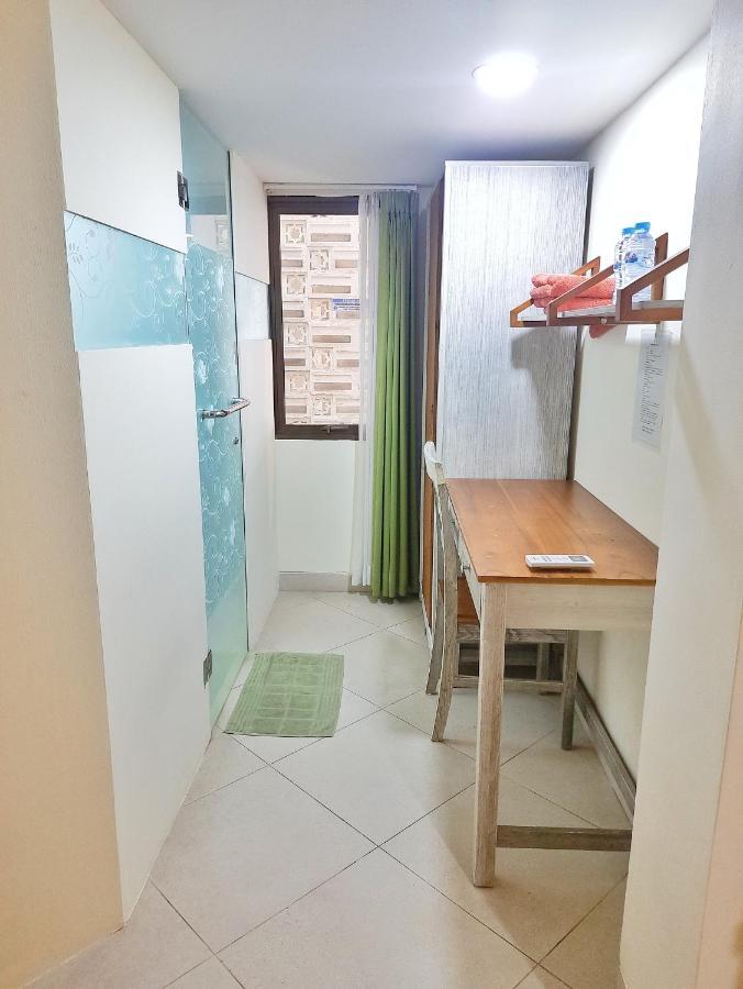 Urbanest Inn House Slipi Jakarta Kültér fotó