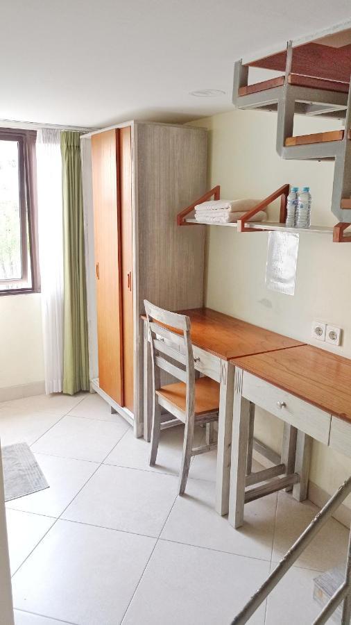 Urbanest Inn House Slipi Jakarta Kültér fotó