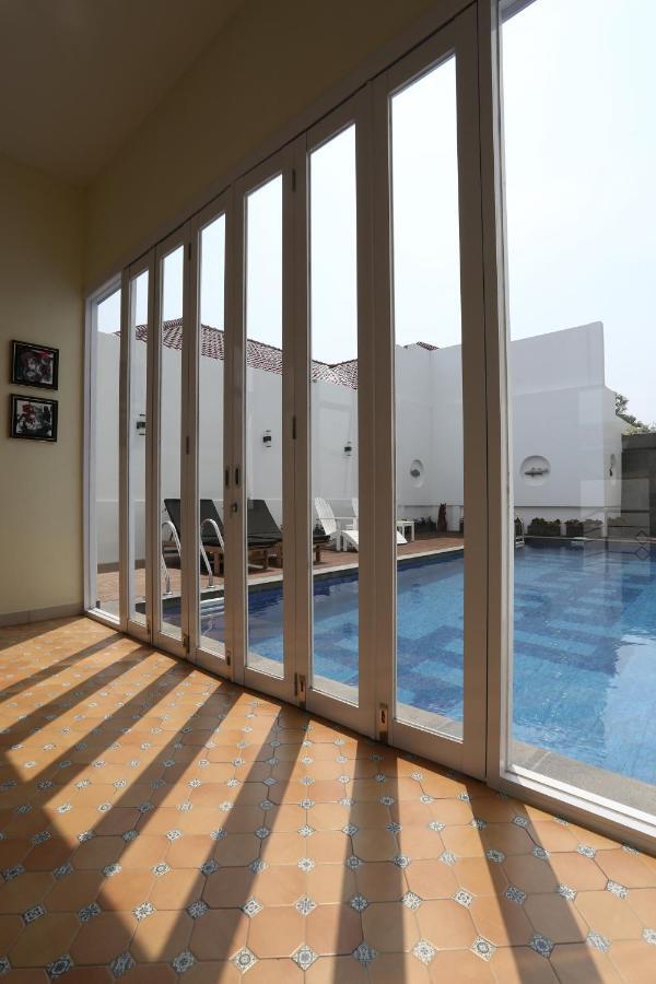 Urbanest Inn House Slipi Jakarta Kültér fotó